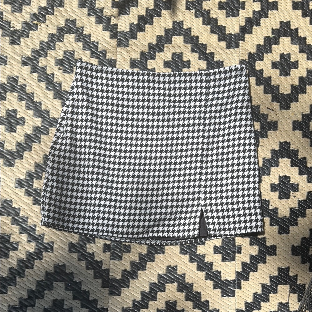 Old Navy Black and White Pencil Mini Skirt